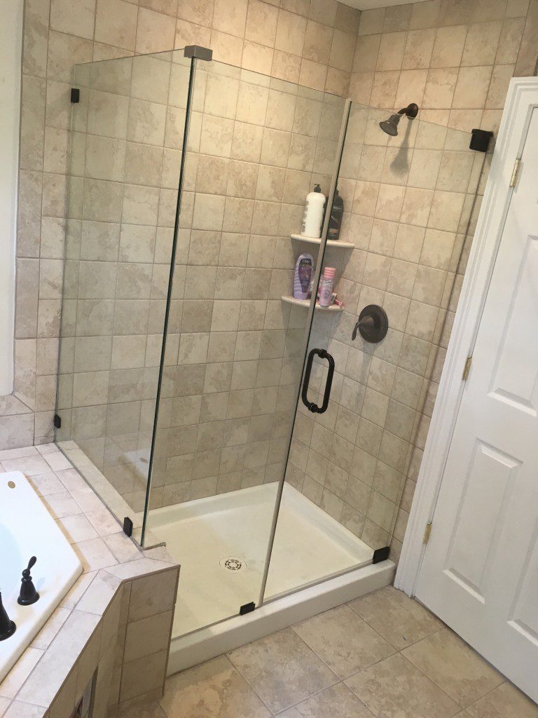 Frameless glass shower