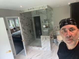 Frameless showers Frameless showers
